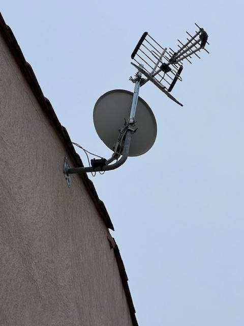 Pose d’antenne et parabole sur Trets dans les Bouches-du-Rhône