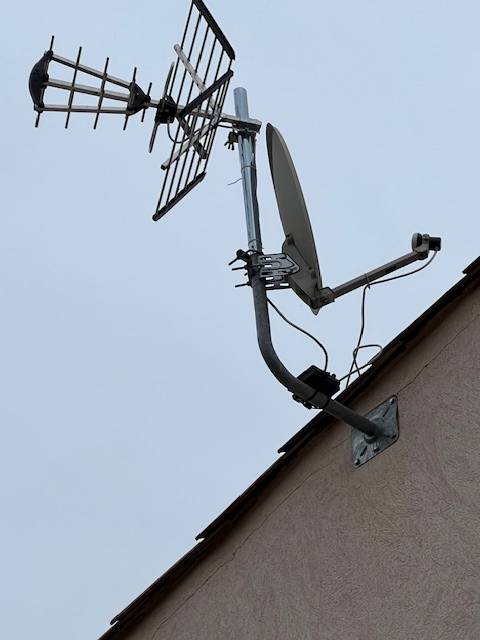 Pose d’antenne et parabole sur Trets dans les Bouches-du-Rhône