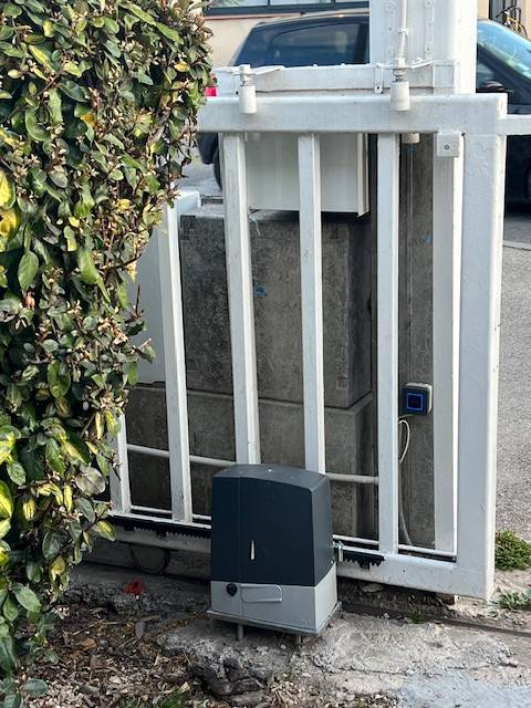 Installation de motorisation de portail à Trets